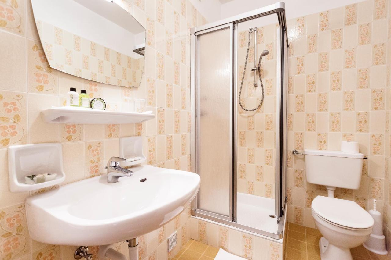 Pension Rebgut Bed & Breakfast Lana Ngoại thất bức ảnh